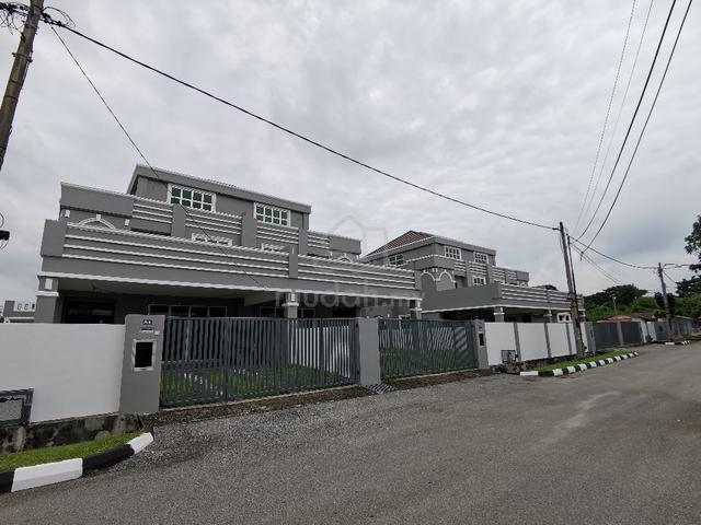 BIG SIZE AND BRAND NEW 2.5 Storey Semi D TOWN CENTRE Taman Tiong 1