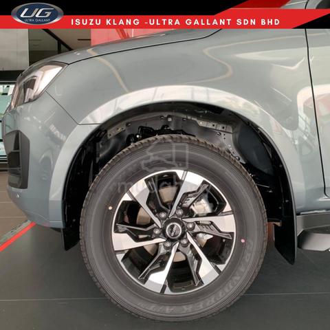 All-New 2.2L Isuzu D-Max 4x4 AT Premium!! - 4