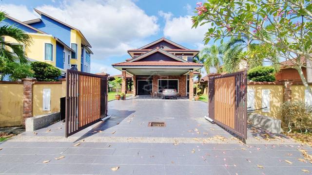 HUGE LAND 2.5 Storey BUNGALOW Putra Hill Residency Bandar Seri Putra 1