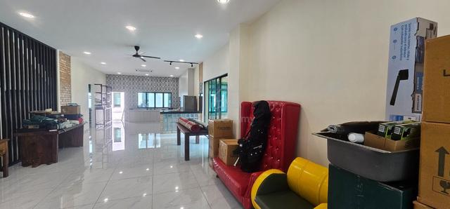 UISJ Subang Jaya 1 Corner Three Storey Fully Renovated House for RENT 1