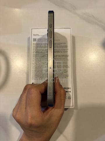 Apple iPhone 15 Pro 128 GB - photo 2 of 6