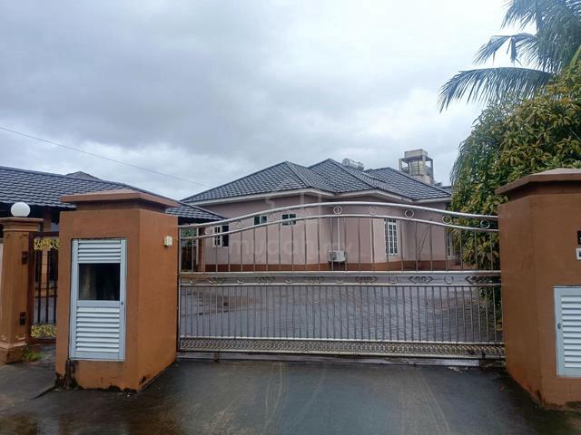 BANGLO Mewah dgn tanah luas corner Kampung Tok Jiring Kuala NERUS 1
