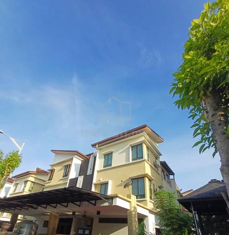 [7 Bedrooms] Taman Tropika 2 Kajang 3 Storey Semi D Extend Kitchen 1