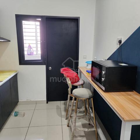 Fully Furnished Window Room for Rent 5