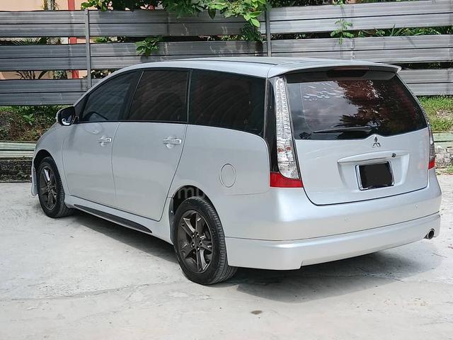 2010 Mitsubishi GRANDIS 2.4 FACELIFT (A) - 3