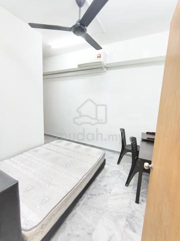 Ridzuan condominium sunway medium room for rent (female only house) 1