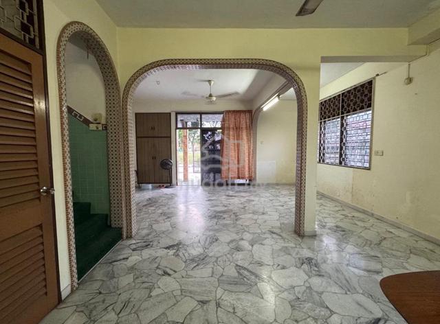 Corner 2 storey Terrace House,Greenlane - Well Maintained, Easy Access 1