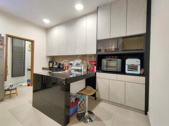 Freehold fully renovated double storey link house 4