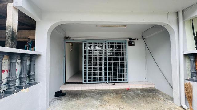 [Low Cost Landed] 2 Storey Jalan Permas 2/ 3Bed 2Bath Freehold 1
