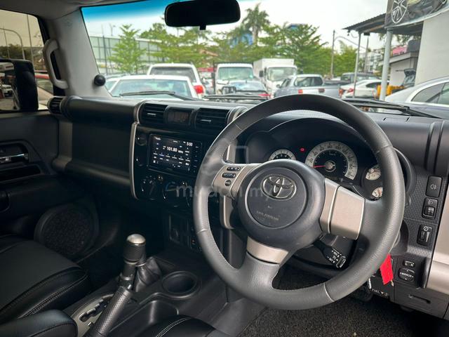 Toyota FJ 4.0 CRUISER Rear Diff Lock Boleh Loan - 5