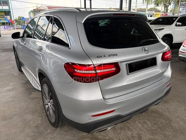 2017 Mercedes Benz GLC250 4MATIC COUPE AMG LINE - 4