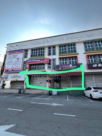 3 Storey Shoplot Triang Sentral Pahang Bera next to Mcdonald KFC 1
