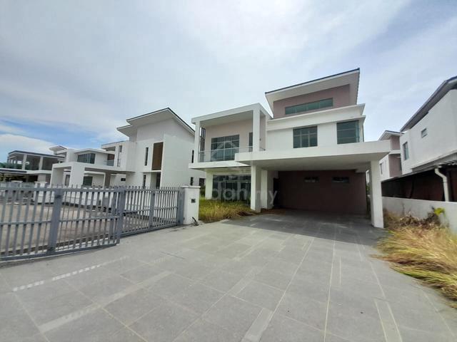 Seberang Perai, 2 Sty Exclusive Bungalow, LA 6222sf. Gated & Guarded 1