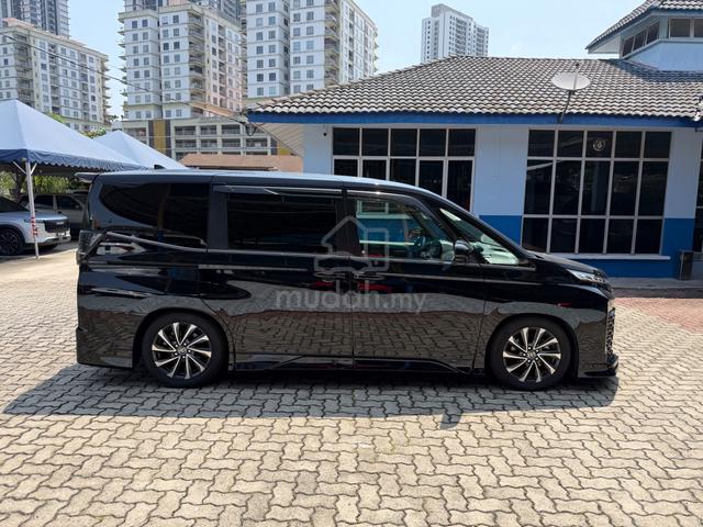 2022 toyota voxy sz model with warranty - 2