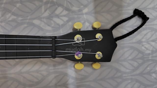 Ukelele - photo 3 of 5