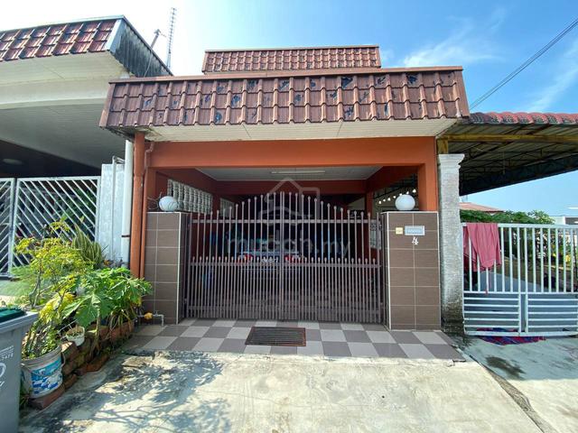 DOUBLE STOREY LOWCOST HOUSE @ BANANG JAYA, BAtU PAHAT FOR SALE 1