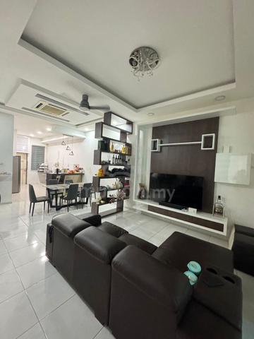 Fully Renovated NICE 2 storey terrace house at Taman Damai 1
