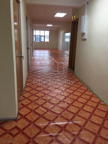 rooms to let ; good for factory workers/ restaurants 1