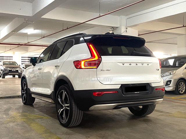 2022 Volvo XC40 2.0 T5 R-DESIGN Full Service VOLVO - 4