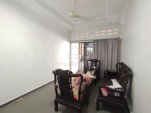 Renovated Single Storey House at Duyong 1