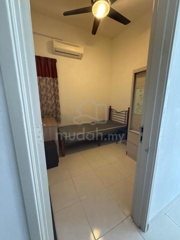 I residence Kota damansara female unit single room for rent 1
