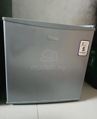 mini fridge - photo 3 of 3