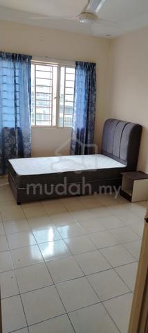 Aircond Large Medium Room, Female, Cengal Condo,5Min LRT Salak selatan 1