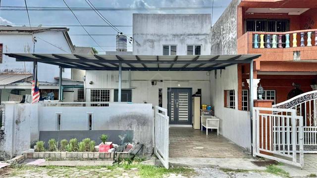 NICELY RENOVATED+CANTIK Double Storey Semi D Cluster Seksyen 18 1