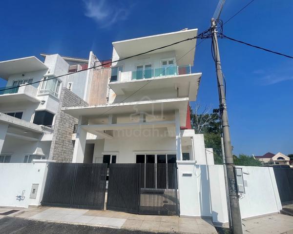 Cornerlot Tok Sira 3 & Half Story Semi D House 1
