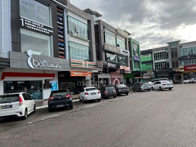 Mount Austin - 3 Storey Shop For Sale 1