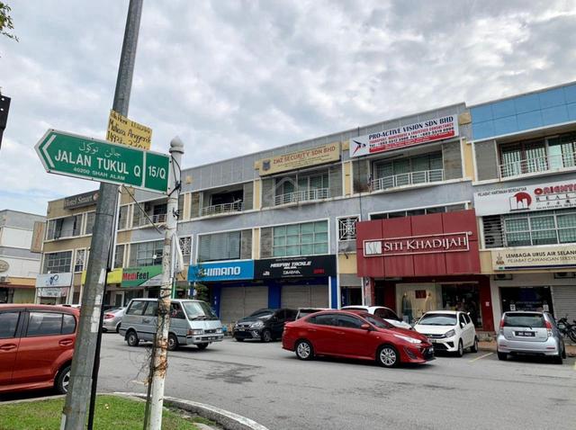 4950sqft, End Lot 3 Storey Shop Lot, Seksyen 15 Shah Alam( Tenanted) 1