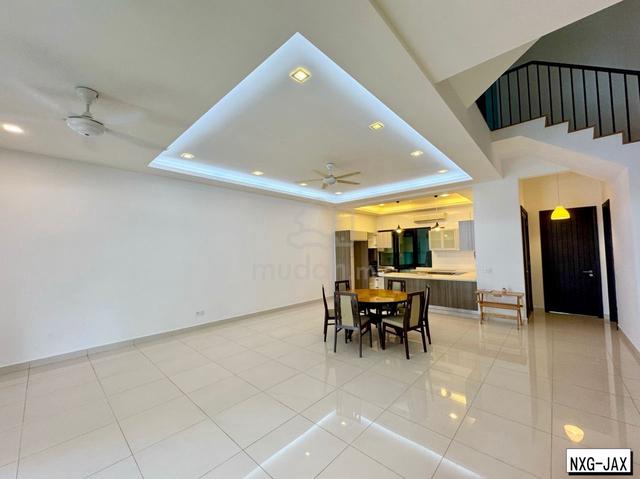 Fully Renovated 3 Storey Superlink for Sale at Duta Villa Setia Alam 1
