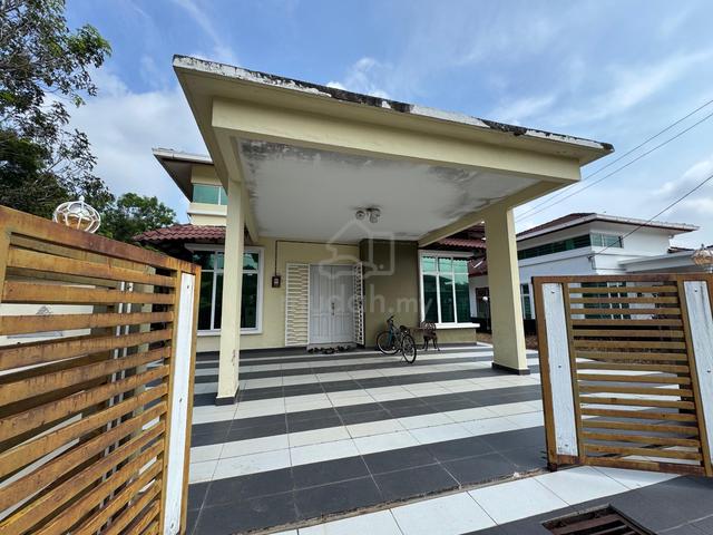 Big Land Size Single Storey Bungalow in Durian Tunggal 1