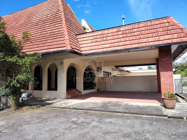 Rental: Luxurious 7 Bedroom Bungalow With Swimming Pool in Taman Duta 1
