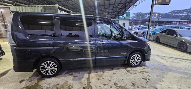Nissan SERENA 2.0 S-HYBRID PREMIUM HIGHWAY STAR - 4