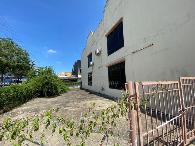 BELOW VALUE CORNER Shop at Malim Jaya For Sale 1