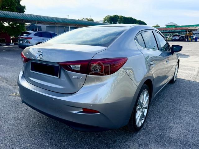 2017 Mazda 3 2.0 SEDAN HIGH SKYACTIV ONE OWNER - 4