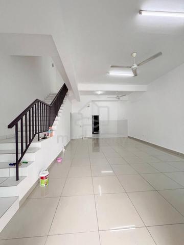 Kempas Indah / Double Storey House / For Rent / EDL Highway / Jb 1