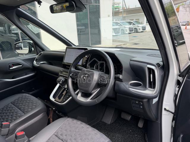 2022 Toyota VOXY 2.0 SZ FACELIFT MODELISTA BODYKIT - 5
