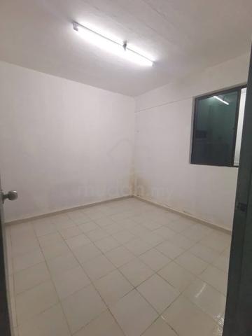 Flat Taman Ungku Tun Aminah 1
