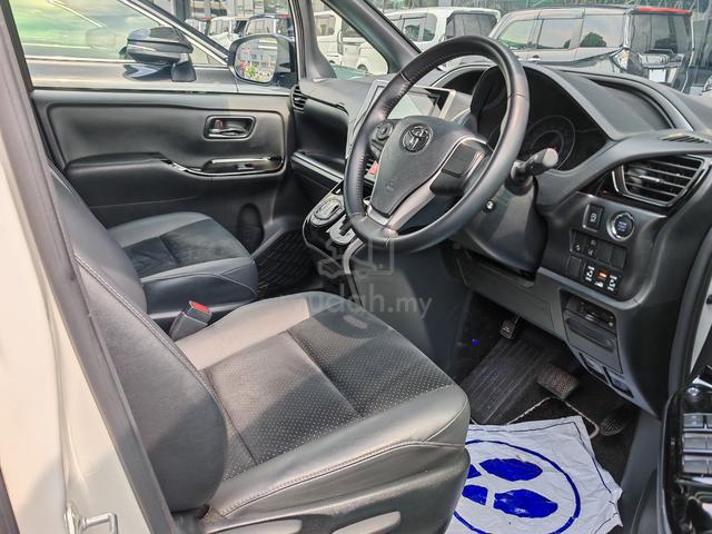 2021 Toyota VOXY 2.0 ZS KIRAMEKI III (A) - 2