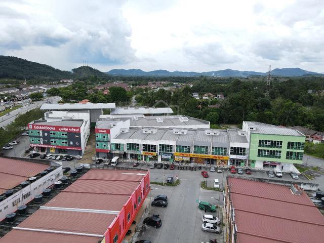 Kedai 3 Tingkat Oasis Streetmall Untuk Dijual Batang Kali 1