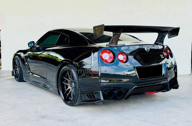 Nissan GT-R R35 3.8L V6 Twin Turbo Black Edition - 2