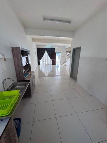 Bandar Botanic (Impian 10) double storey for rent 1