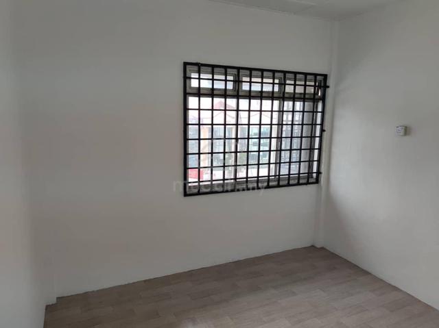 Rumah pangsa Jalan hajimana kluang 5
