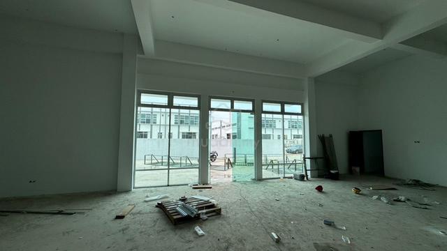 1.5 Storey Semi Detached Factory For Rent 1.5层半独立式工厂出租 1