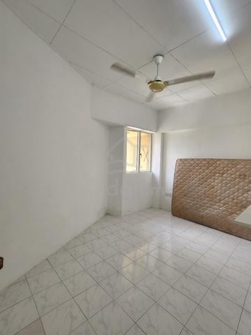 Puteri Court 5
