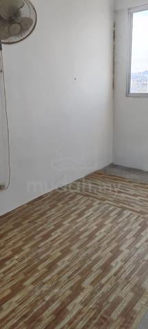 Straits Garden flat 1