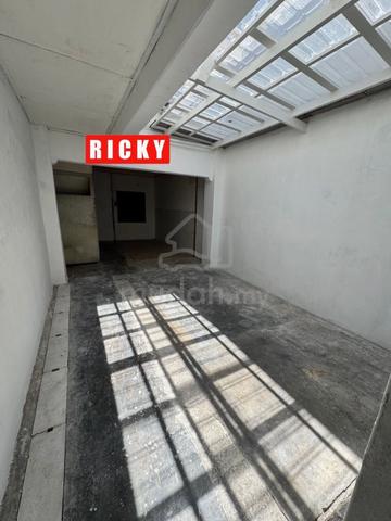 Tourist Area Lebuh Chulia 3 Storey Shop Lot For Rent 1