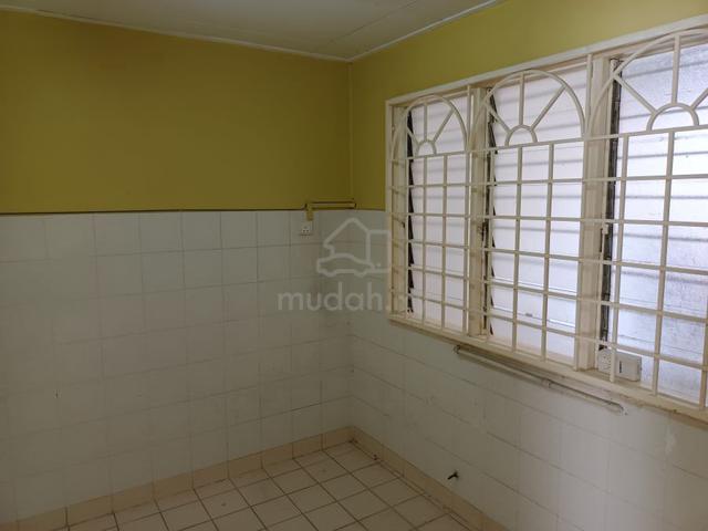 Gated Guarded 2 storey Terrace house For Rent In Usj 22, Subang Jaya 5